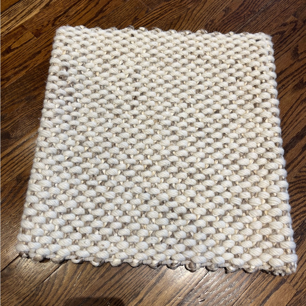 18.5 x 18.5 Beige & Cream Rug / Carpet / Mat